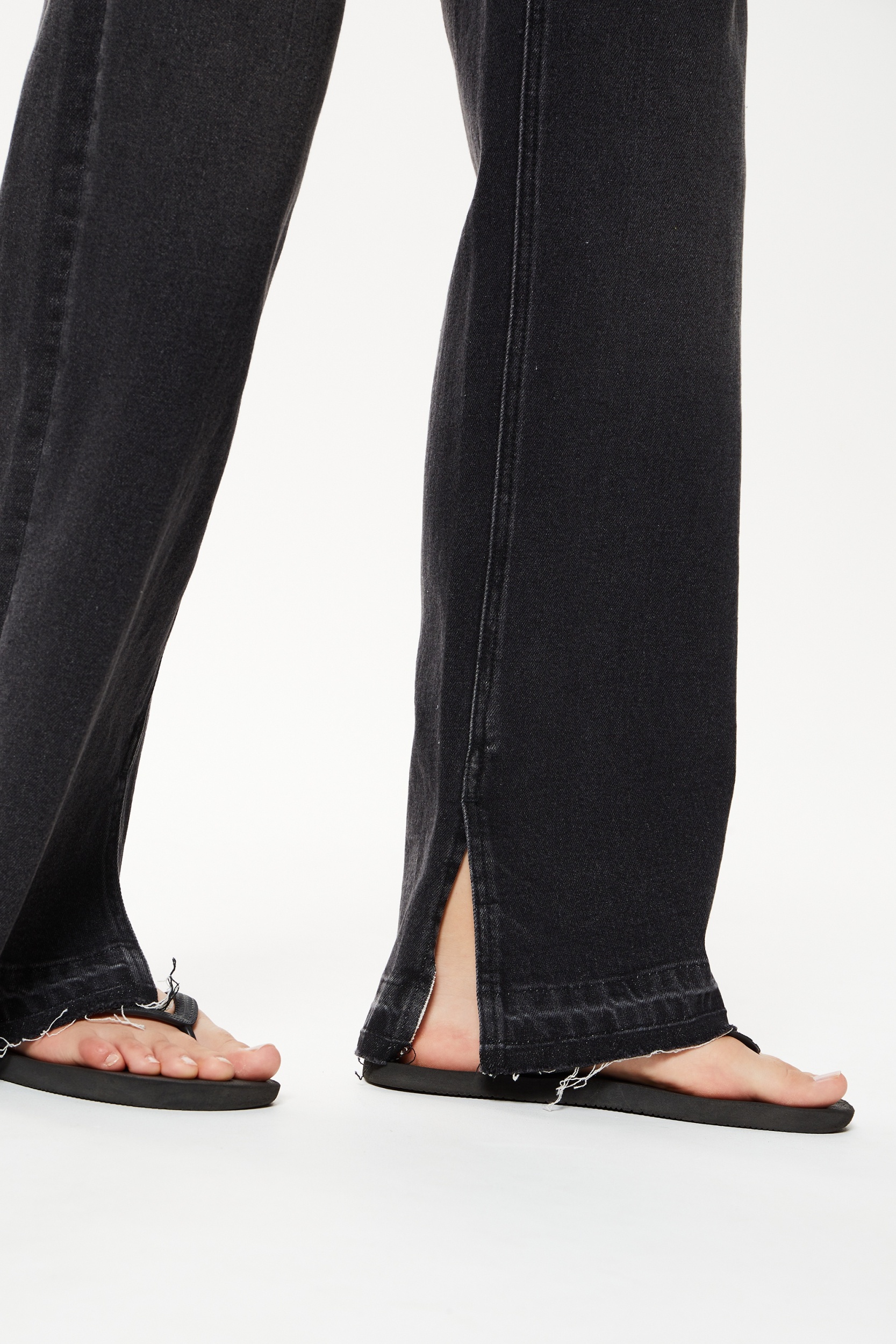 картинка Широкие джинсы с разрезами и с необработанным краем Nero